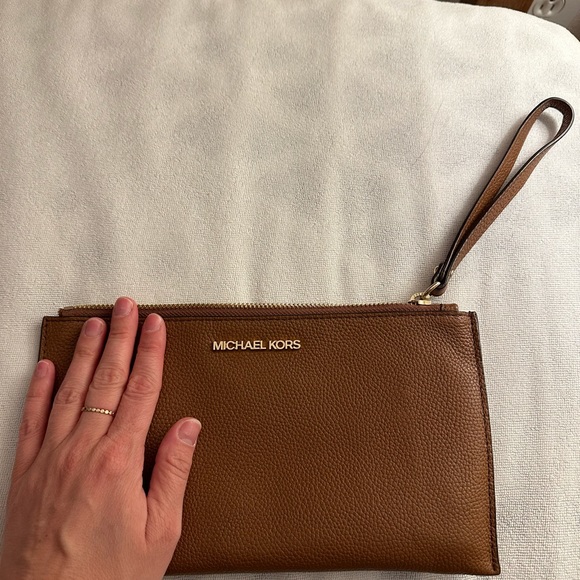Michael Kors clutch - Picture 2 of 4